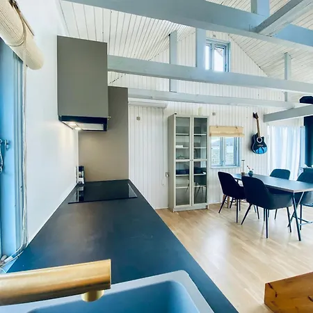 בית נופש Modern Summer House Near Enebaerodde With Sea View *
