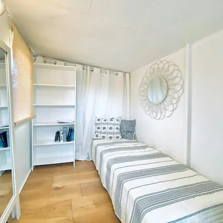 Modern Summer House Near Enebaerodde With Sea View אוטרופ